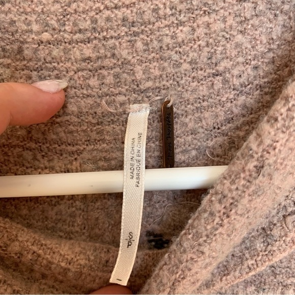 Free People Women’s Light Pink Wool Blend Oversized Pullover Sweater small - Picture 2 of 10